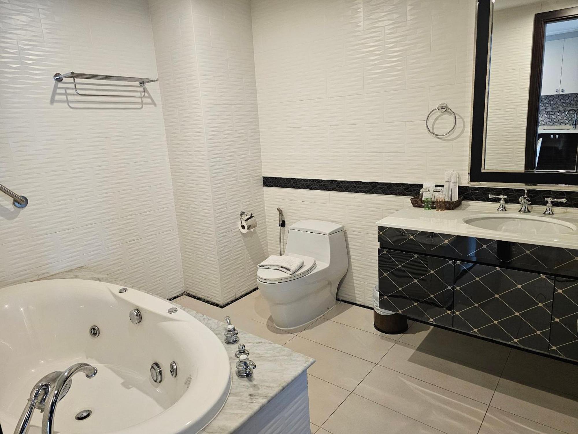 Sirin Exclusive Hotel&Residence Pattaya Esterno foto